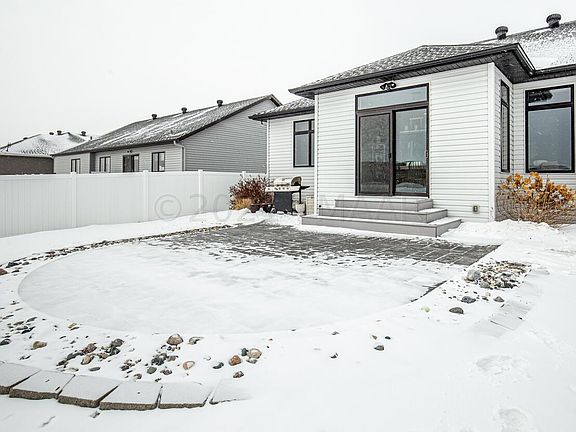 4th image of 3641 Bell Blvd E