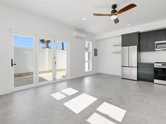 3rd image of 3006 Suncrest Dr