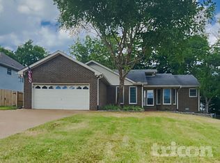 210 Rollingwood Ct, La Vergne, TN 37086