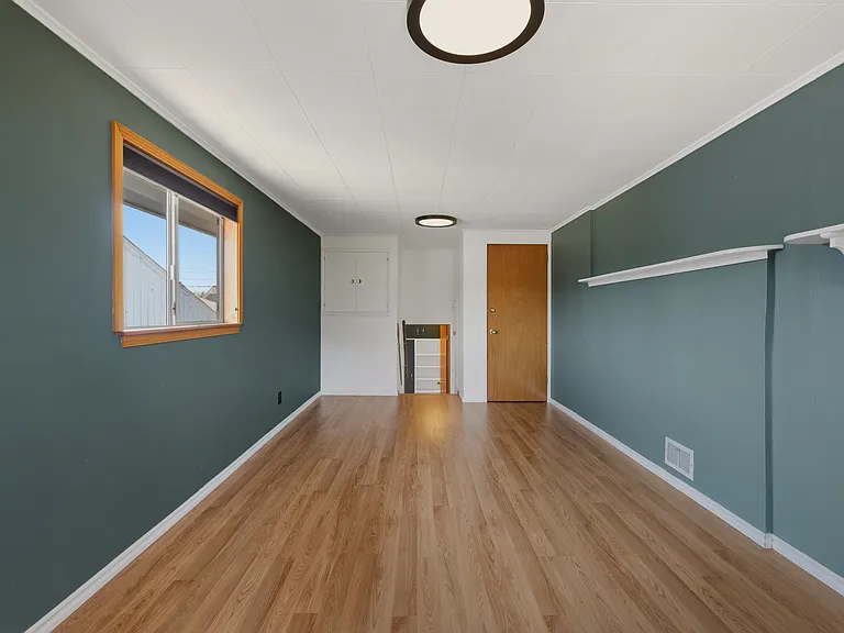 7026 S Prospect St — Photo 8