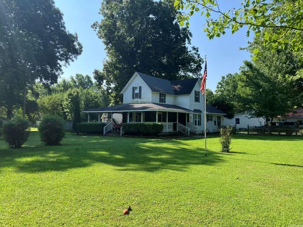 696 W Clay St, Piggott, AR 72454