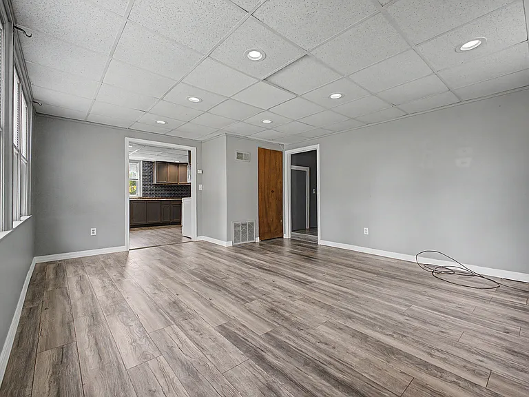 24915 Saint Paul Blvd — Photo 8
