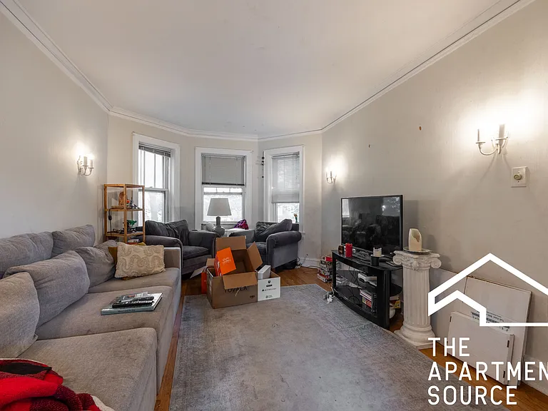 3709 N Hoyne Ave #2 — Photo 4