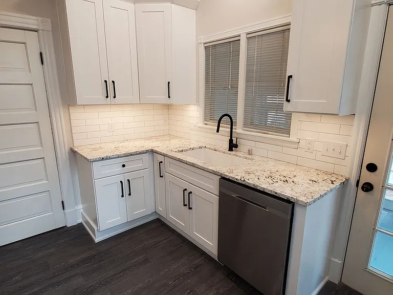 2054 N Cambridge Ave — Photo 18