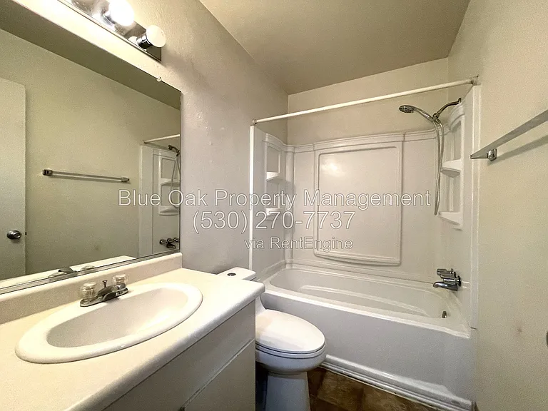 623 W 6th Ave #11 — Photo 9