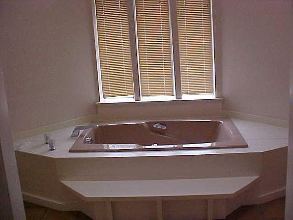 5th image of 7610 Queens Garden Dr