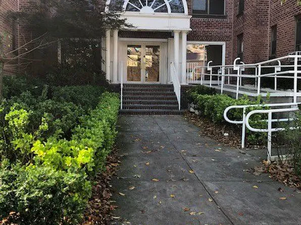 2140 Knapp Street image 1 of 14