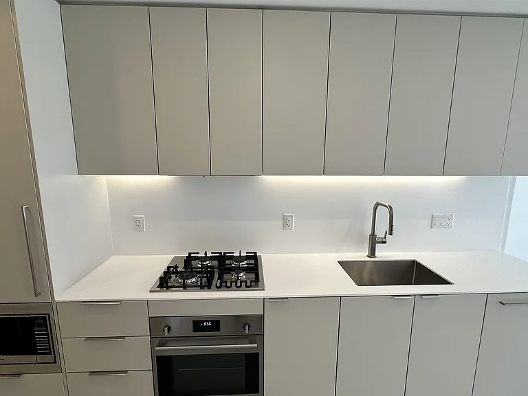1120 Georgia St E #303 — Photo 6
