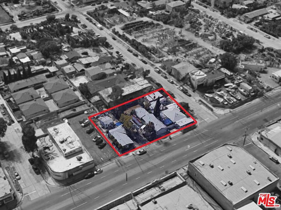 1st image of 11444 Vanowen St