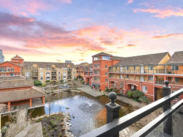 3 Rialto Ct #425, New Westminster, BC V3M 6P2