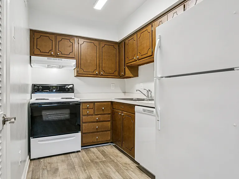 Cove Harbor Townhomes — Photo 8