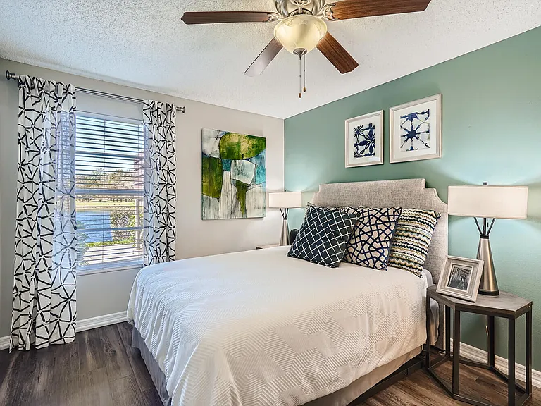 Lakeside Central Apartments — Photo 8