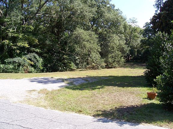2nd image of 2414 Oak Haven St