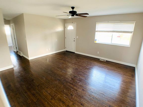 3rd image of 1303 Meredith Dr
