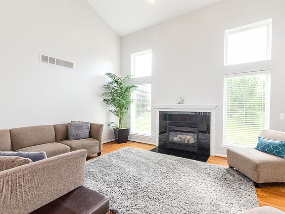 3rd image of 43836 N Timberview Dr