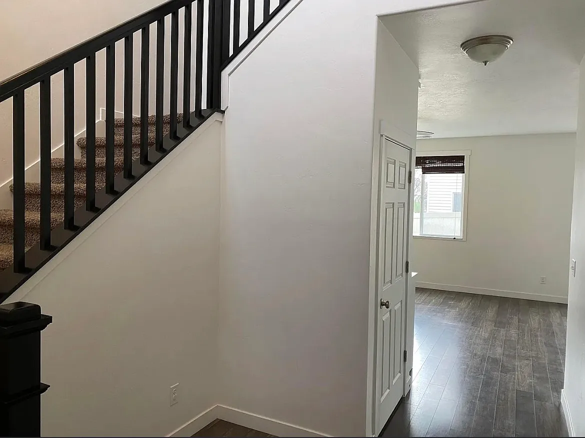 Building Photo - 937 W Stonehaven Dr
