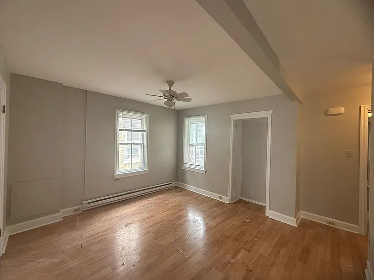621 N Pitt St — Photo 3