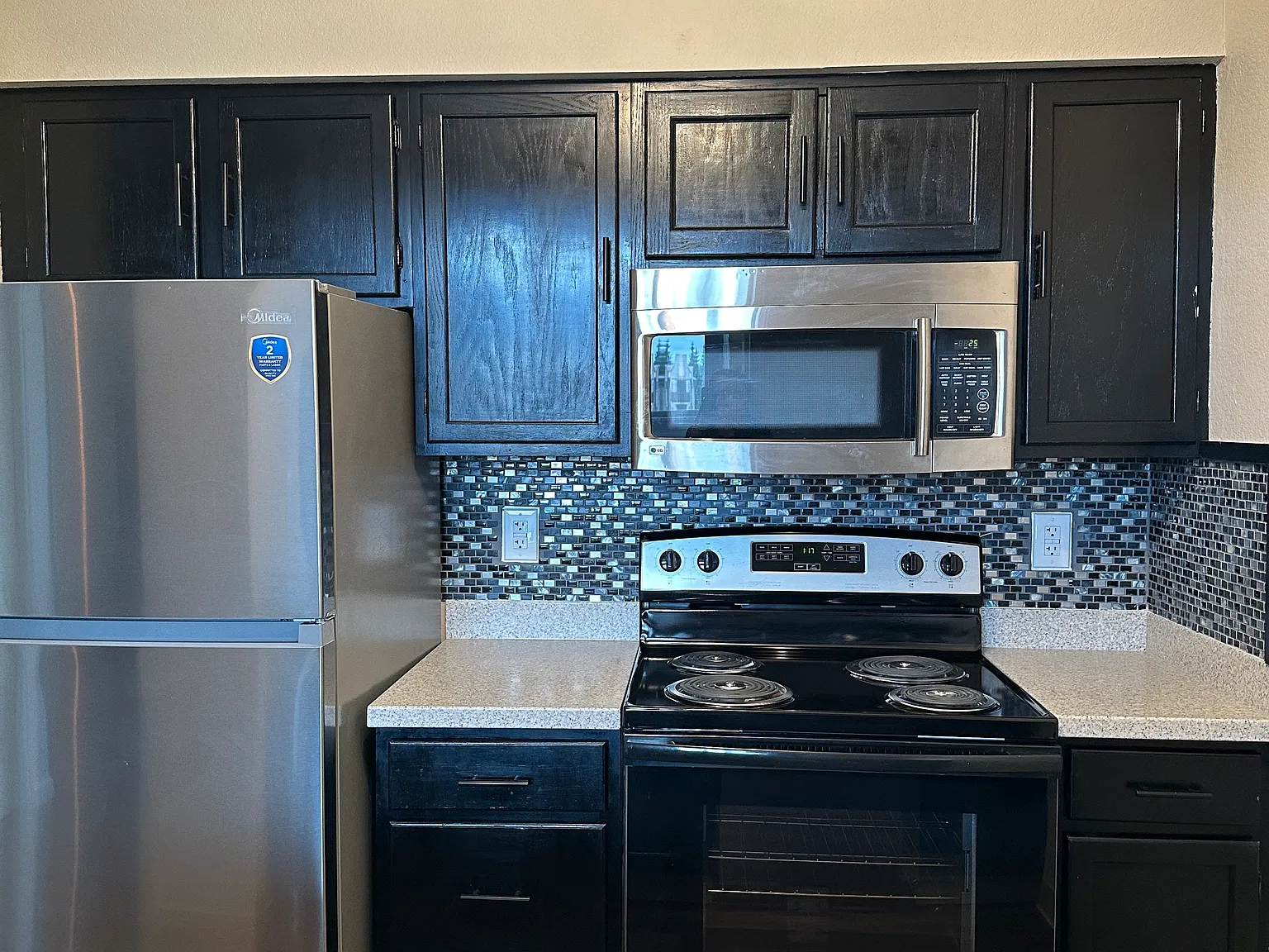 1 bed, 933 sqft, $1,895 — Photo 1