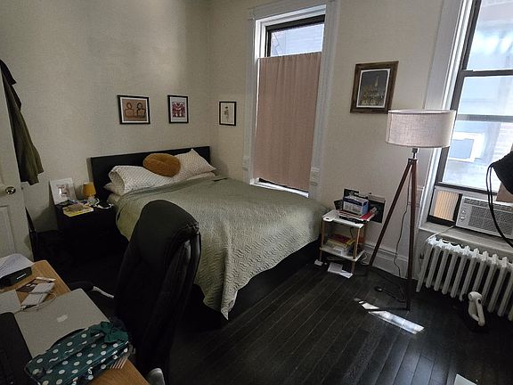 3rd image of 75 W 71st St #1