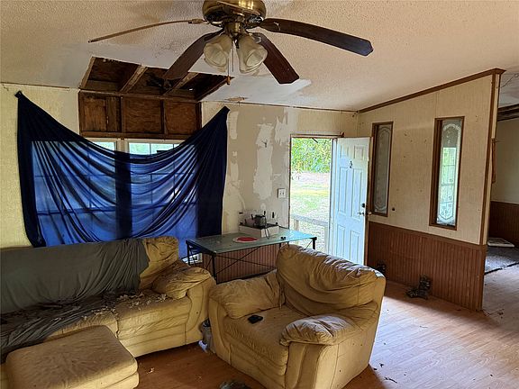 5th image of 376 River Rd