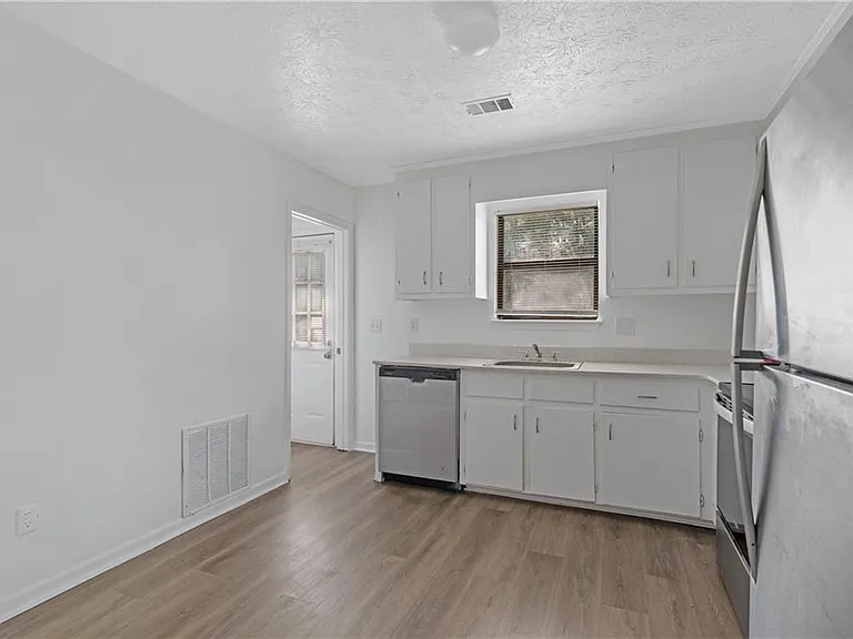 233 Tanglewood Dr #B — Photo 9