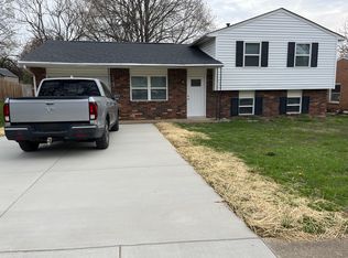 3919 Riveroaks Cir, Louisville, KY 40241