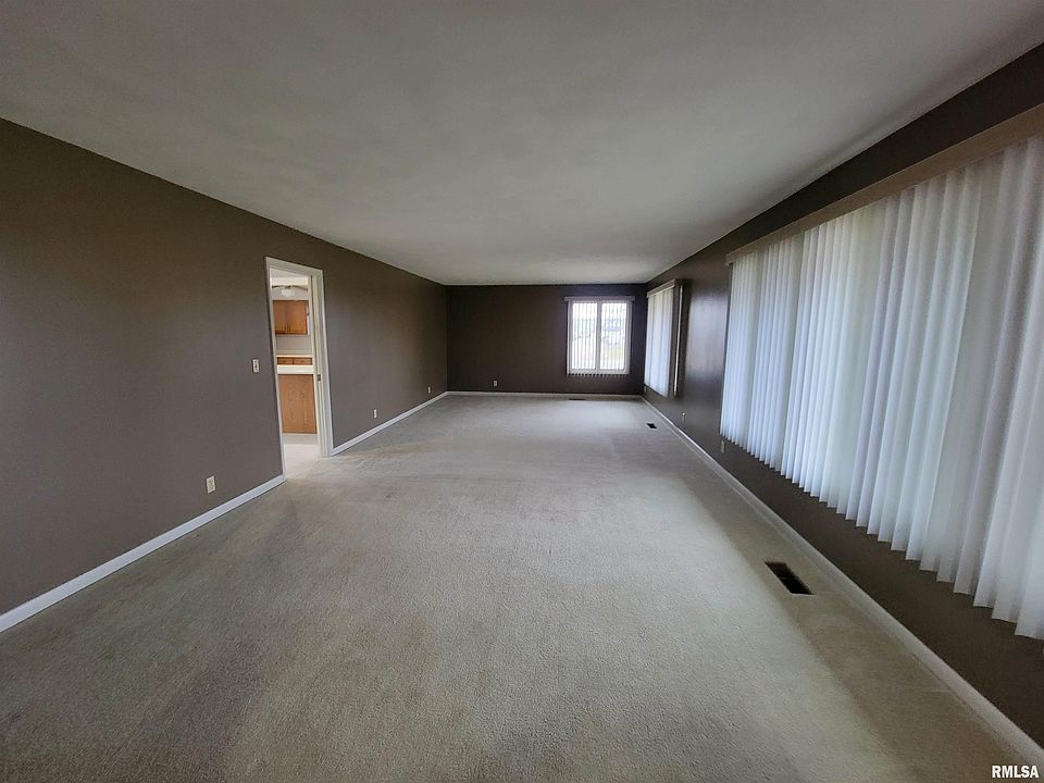 612 S Main Ave, Minier, IL 61759 Zillow