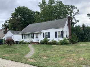 633 6th St, East Northport, NY 11731