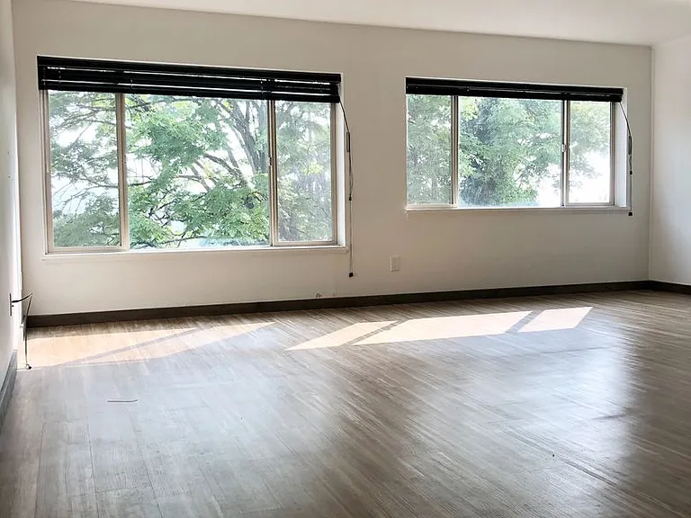 Bayview Apartments — Photo 24