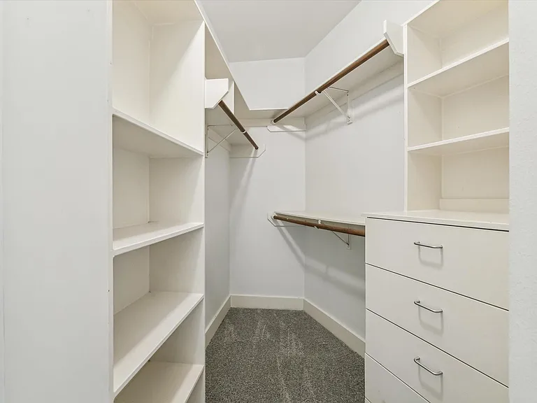 9710 Riddlewood Ln — Photo 18