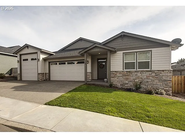 1668 NE Clayton Dr photo 1