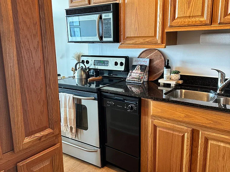5100 N Marine Dr #23K — Photo 10