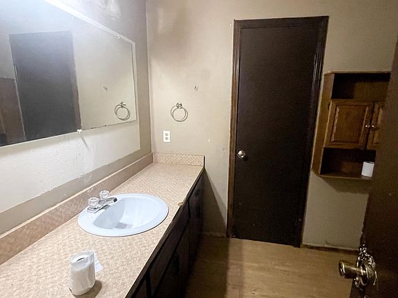 4th image of 2807 N Greenwich Ave