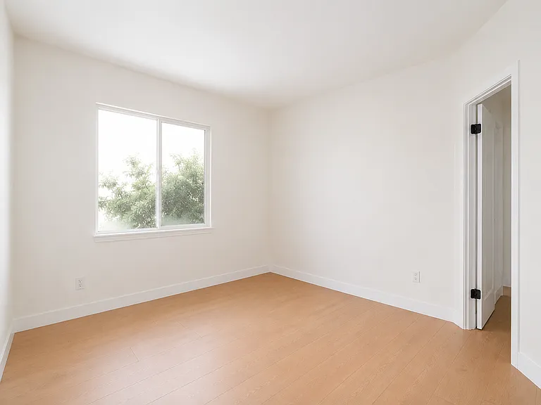 185 Laurel Wood Ct — Photo 12
