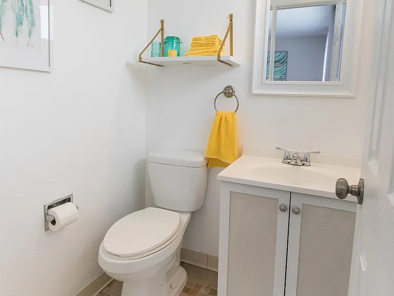 613 Killarney Dr — Photo 2