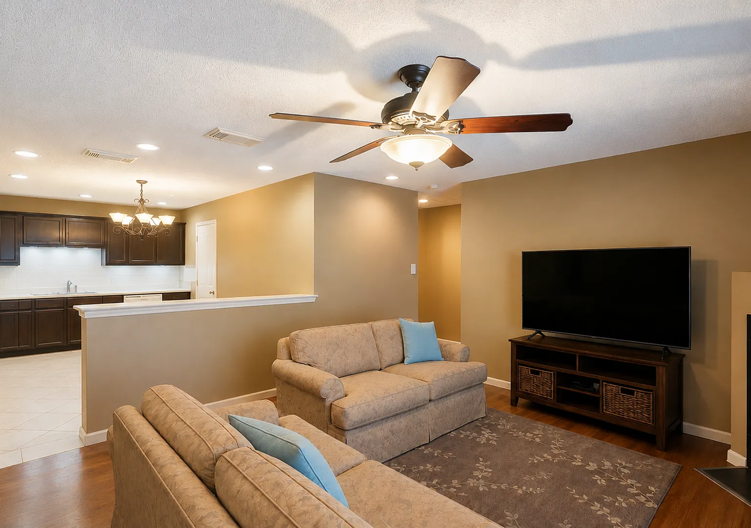 Hunters Chase 3 Bedroom Near UTSA, Medical Center, La Cantera and Much, Much More! — Photo 3