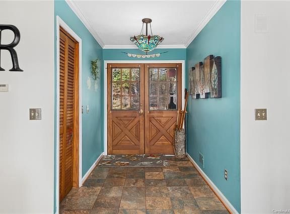 2nd image of 458 Sabine Dr