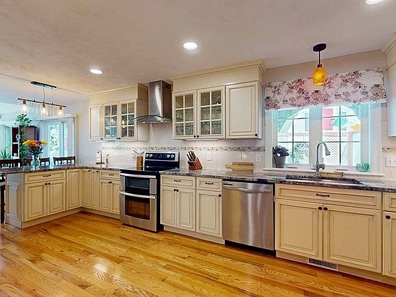 3rd image of 79 Avery Rd