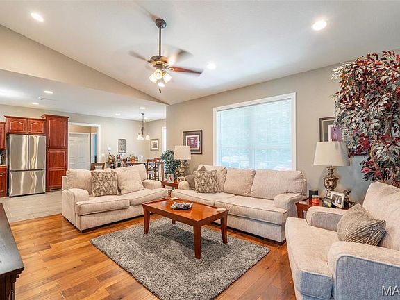5th image of 1728 Whispering Oaks Pl