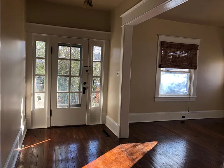 112 N Bruffey St — Photo 9