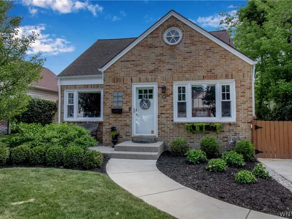 60 Bissell Dr, Amherst, NY 14226