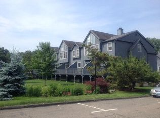 61 Fawn Ridge Ln, Wilton, CT 06897