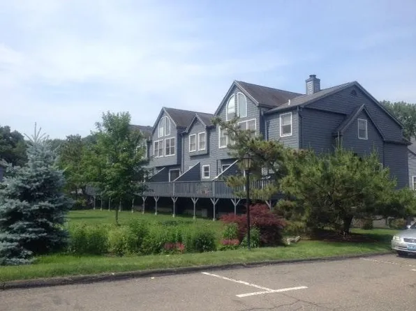 61 Fawn Ridge Ln, Wilton, CT 06897