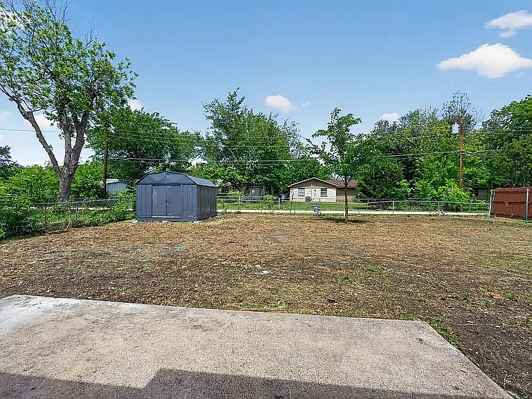 705 Donald Dr — Photo 21