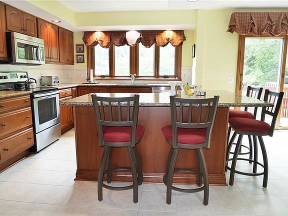 3rd image of 11 Cedarwood Dr