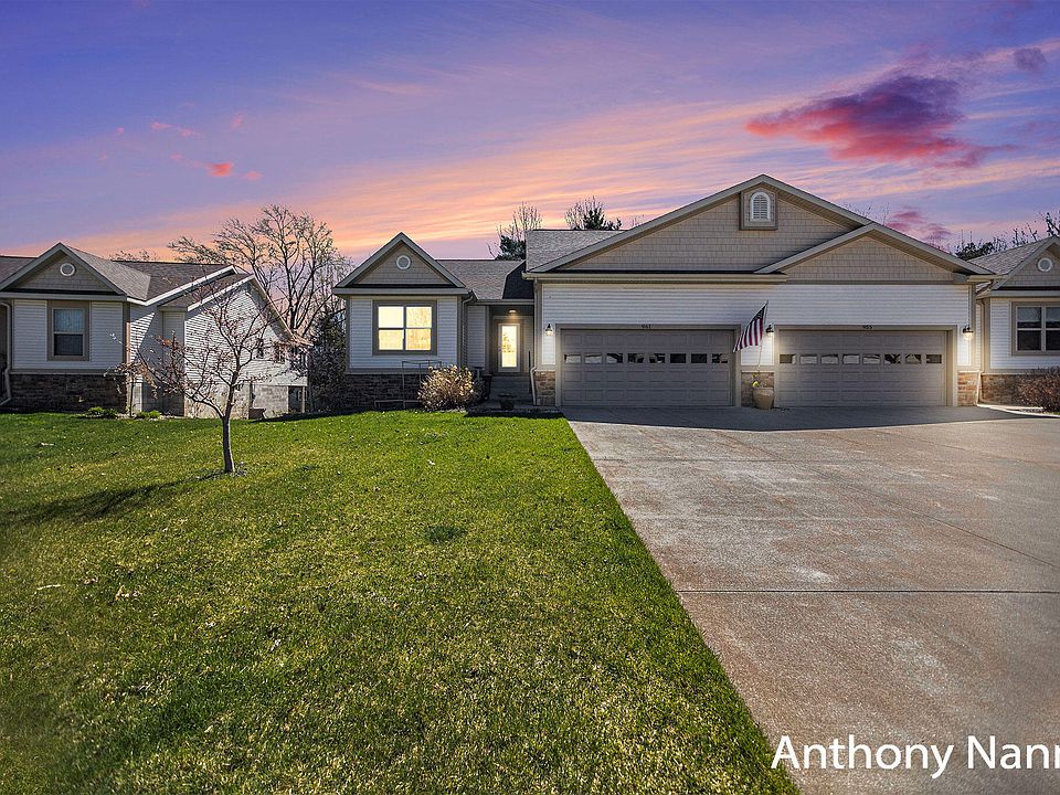 1st image of 961 S Sandalwood Cir