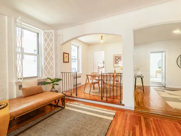 310 West 55th Street image 8 of 16