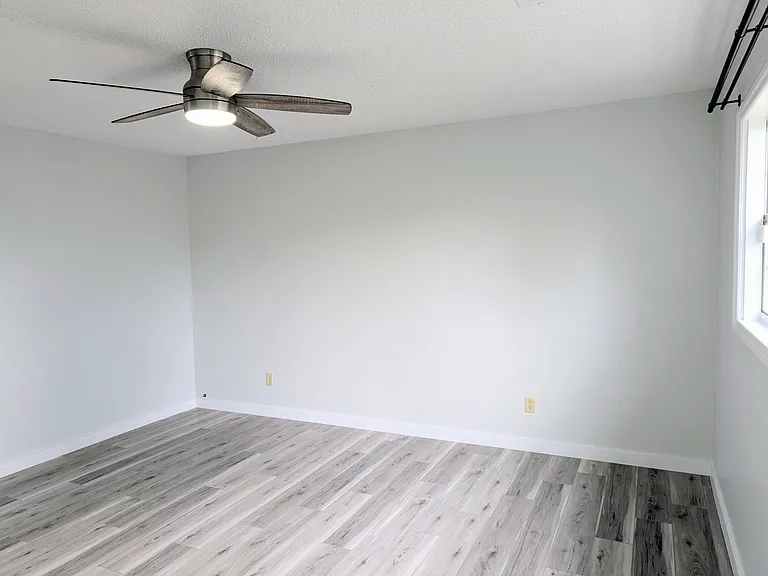 130 Hillside Dr — Photo 16