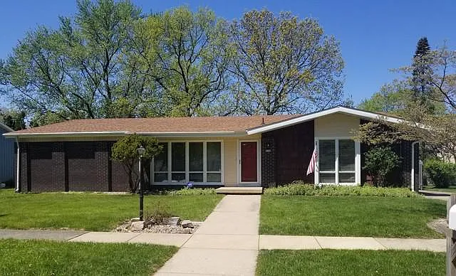2109 Plymouth Dr photo 1