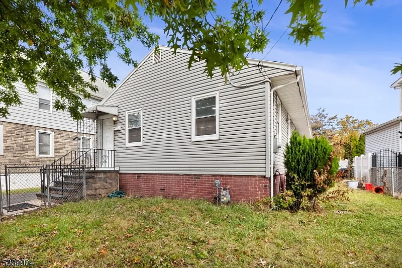 3 bed, 2.0 bath, $3,500 — Photo 2